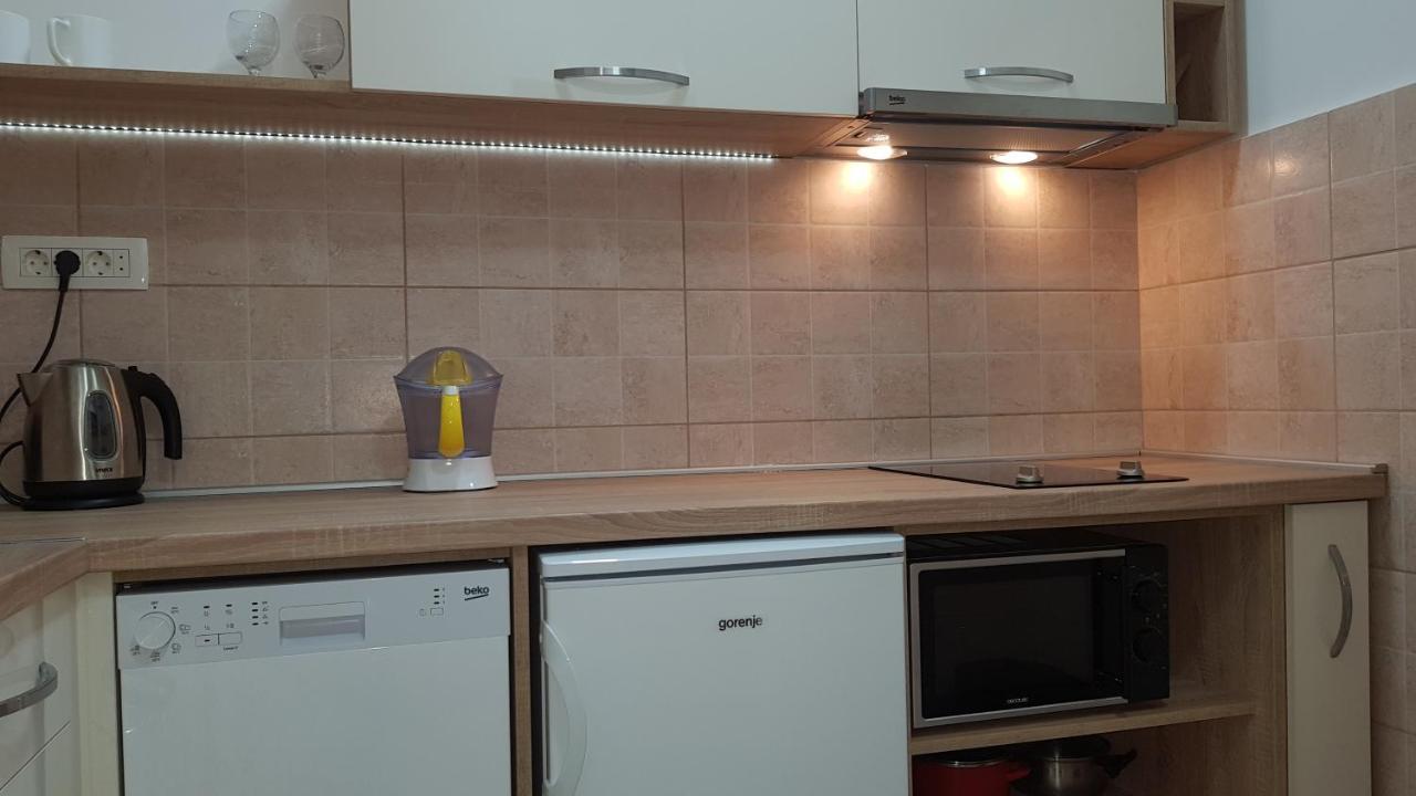 Apartments Nancy Котор Екстериор снимка